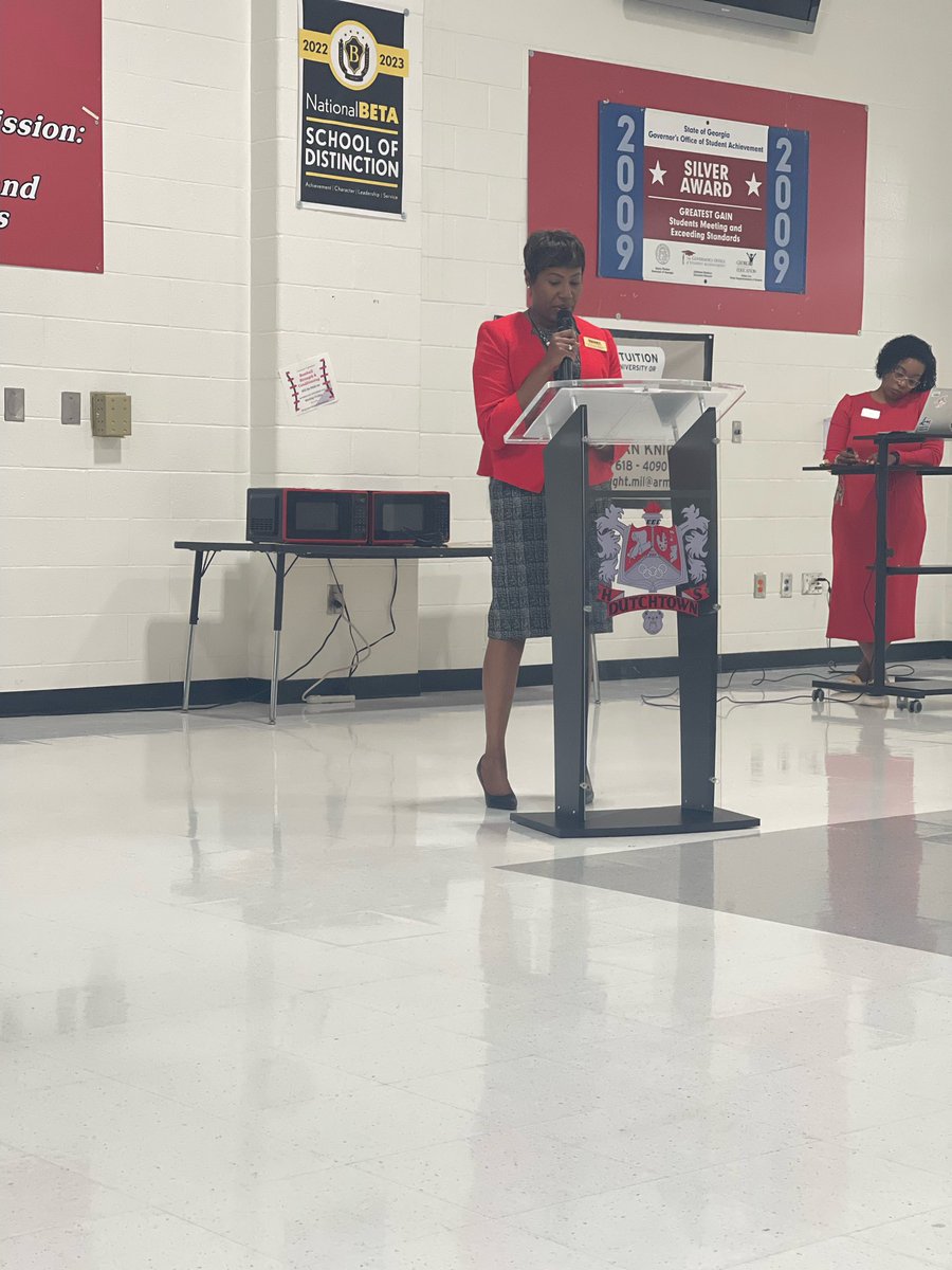 mrsj_cohen's tweet photo. Flashing back to the Community Conversations with the Dutchtown Cluster highlighting the bright spots⭐️ at each school in our cluster! @KiaChavous @mrs_mmitchell23 @SheilaThurmon @missasu98 #1stSemesterHighlights @RedOakElemen @AusmoreT #ThrowbackThursday https://t.co/tIZI47QPuo