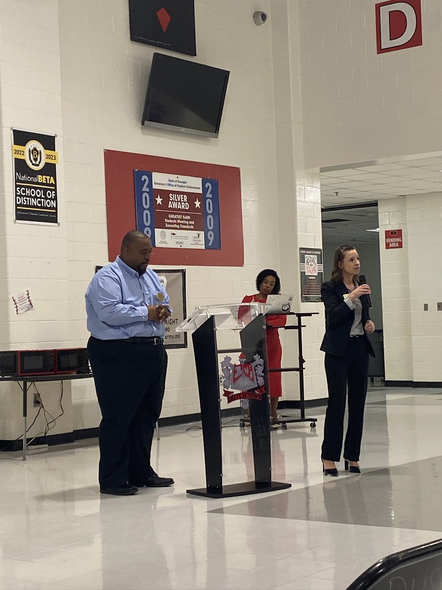 mrsj_cohen's tweet photo. Flashing back to the Community Conversations with the Dutchtown Cluster highlighting the bright spots⭐️ at each school in our cluster! @KiaChavous @mrs_mmitchell23 @SheilaThurmon @missasu98 #1stSemesterHighlights @RedOakElemen @AusmoreT #ThrowbackThursday https://t.co/tIZI47QPuo