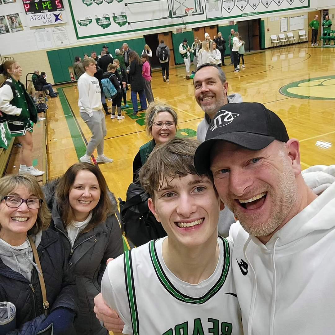 This game has been circled on our calendar for a long time. 2 brothers 2 teams 1 family! Let's go! @PerkinsBasketb1 @PolarBearHoops @Levi_Groot_ @mk_groot #teamgroot