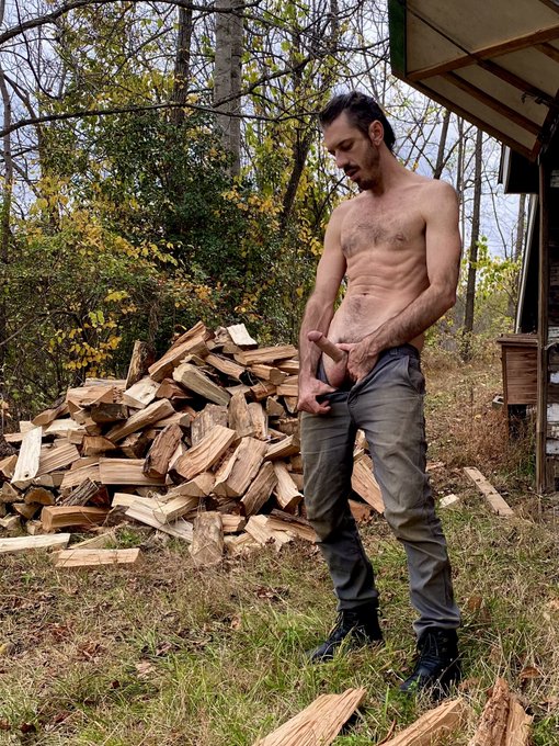 I dropped the wood. Think you could pick it up? And while you&rsquo;re down there&hellip; I got another load for you<a href="/tag/menshealth"class="tags"><span>#menshealth</span></a>