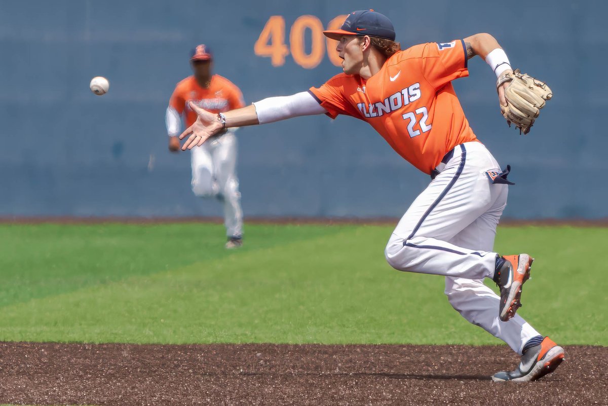 IllBaseballRpt's tweet photo. 2⃣2⃣ days till gameday.  #illini brother duo today! ⚾️⚾️ https://t.co/iuNjB9Mm4s