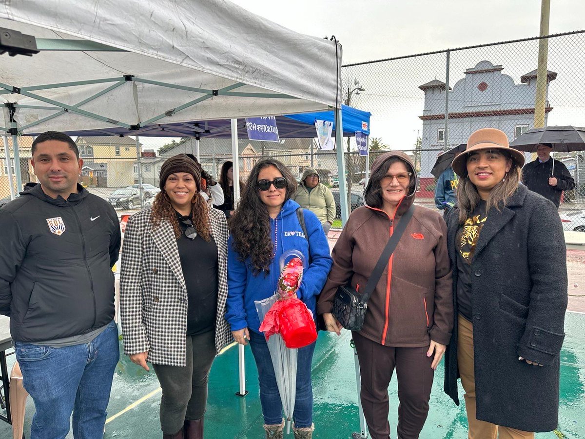January is #HumanTraffickingAwarenessMonth.  Yesterday our office, along with members of the Mayor’s Advisory Council on Human Trafficking, attended a remembrance event at San Antonio Park put on by @AlamedaCountyDA’s Human Exploitation Assistance and Response Team.  We are…