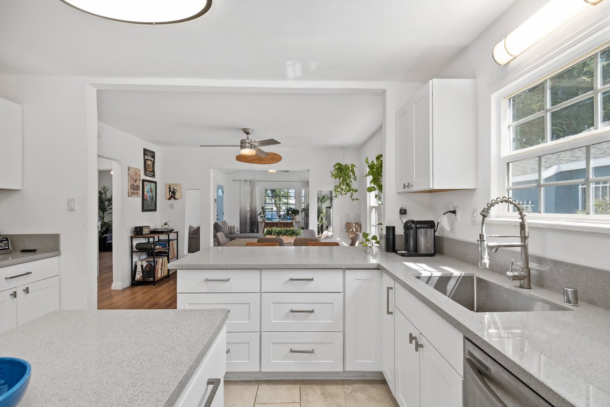 Alexwallre's tweet photo. Just SOLD! 📍Mid-Los Angeles
•3 Bedroom | 2 Bathroom
•1,517 SQFT

Completely transformed 3 bedroom, 2 bathroom gem! Walk into this beautifully Renovated spacious 1,517-square-foot home that boasts an open layout perfect for entertaining.

Alex Wall Real Estate
706.202.9303 https://t.co/XqMwqX9Aw8
