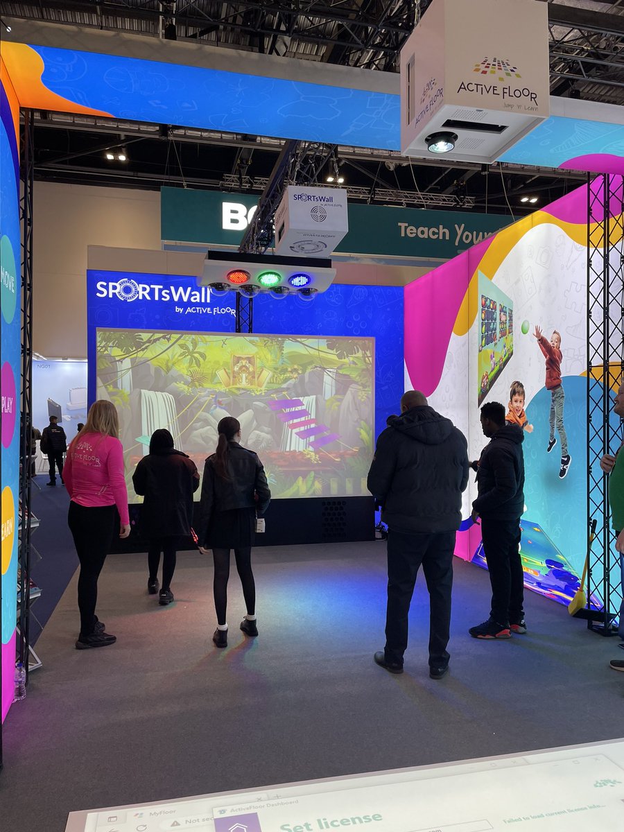 Many highlights from #Bettuk2024, including pupils from Hong Kong speaking about their programming project, <a href="/LoyleCarner/">Loyle</a> talking to <a href="/louistheroux/">Louis Theroux</a> about Neurodiversity, <a href="/AlexScott/">Alex Scott</a> talking about breaking down barriers and incredible  insights from Jason Arday and <a href="/CharleneWhite/">Charlene White</a> ⭐️