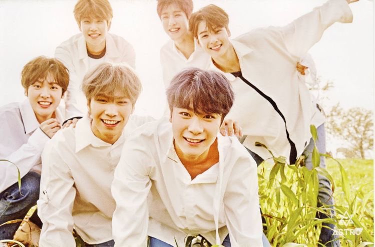 astro_aroha_ai's tweet photo. ビニお誕生日おめでとう🩷
産まれてきてくれて出会ってくれてありがとう。たくさんご飯食べてたくさん笑ってるかな？🤭みんな同じ空の下にいるからね、これからもASTROとロハを見守っていてね✨私たちにとってビニは永遠に輝く星𖤐 ̖́-
だいすきだよ。幸せでいてね！

#영원한_나의달_문빈_생일축하해 https://t.co/lkWU0aWGeP