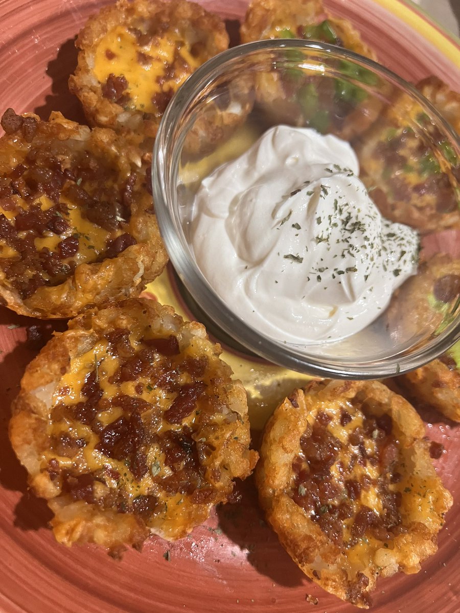 'Just made some tater tot potato cups with cheddar cheese & bacon! 🥓🧀😋 Absolutely delicious! #foodie #yum #comfortfood'