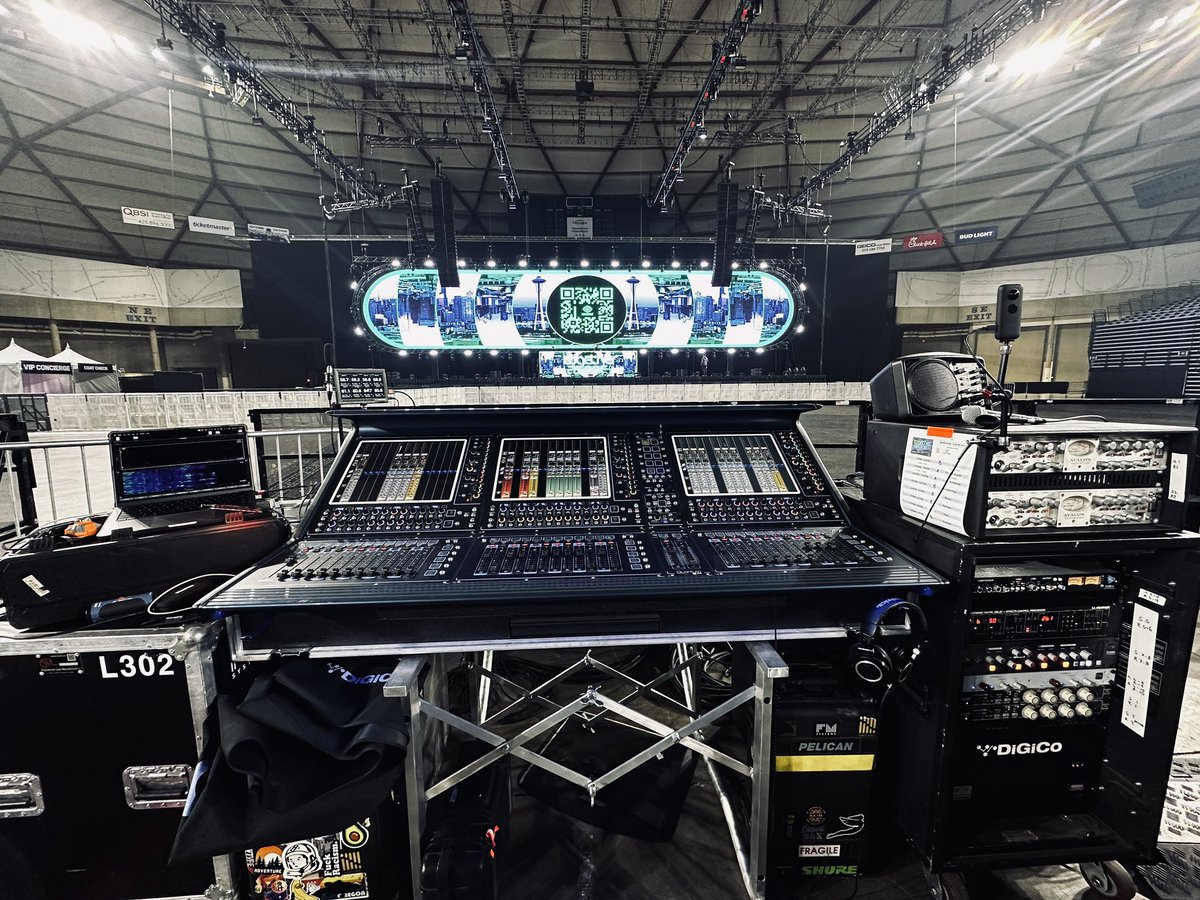 NotTheLightGuy tweet media