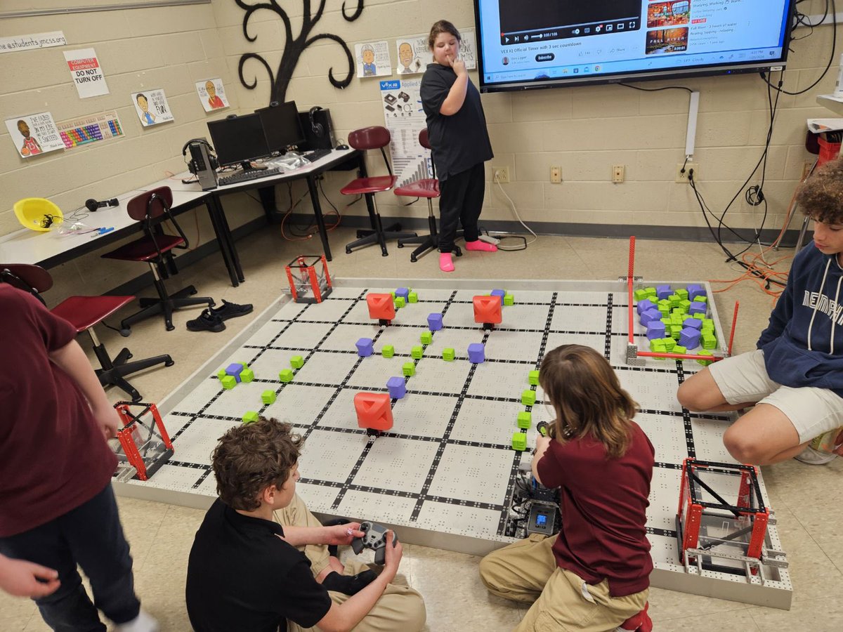 RoseHillRaiders's tweet photo. Our Robo Raiders are hard at work preparing for the Vex IQ tournament at Arlington this weekend. #RoboReady 🤖  @TiffanyGreen08 @suptking @JMCSchools @JMCSSInnovation https://t.co/XutkEJcz7x