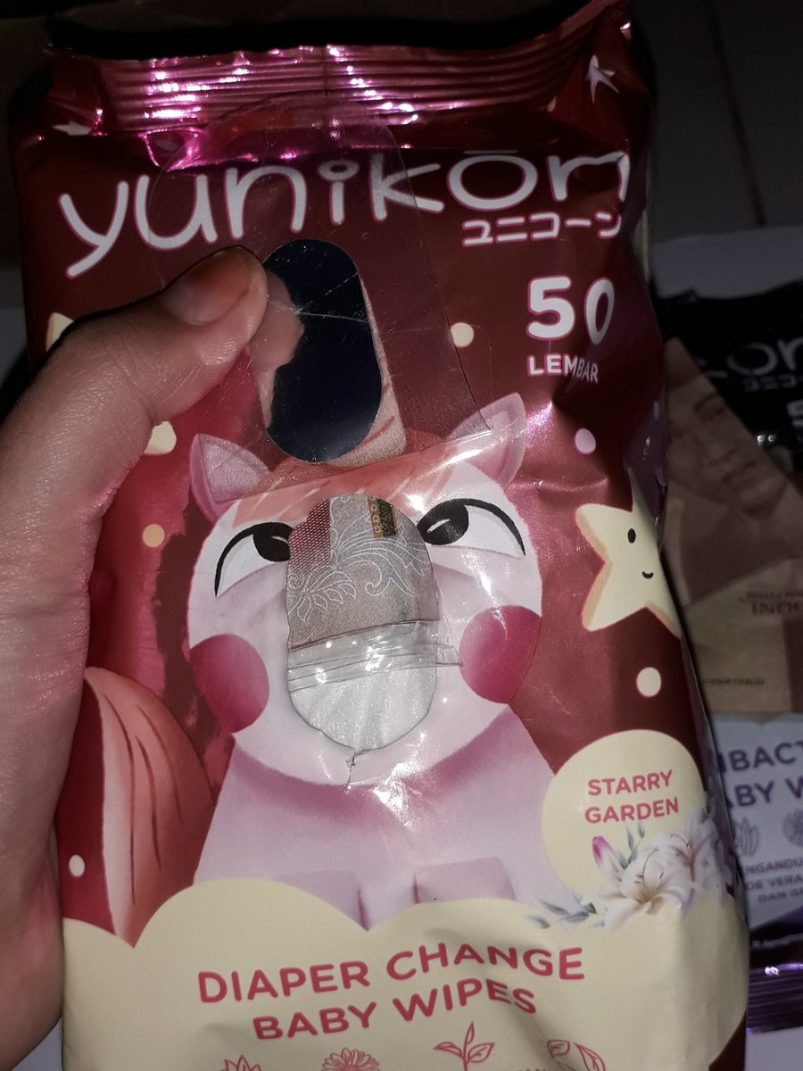 highyukheixi's tweet image. woiiii kelean harus bangett liat ini! , gue barusan ke NICE SO mau beli tissue basah , eh liatt ada yunikon nihh narik perhatian gue soalnyaaa unikkk .

ganyangkaa pas dibuka .... isinyaa adaa duit mana lumayan banget gasii buat jajan? definisi balik modal sesungguhnya 😭😭😭😭