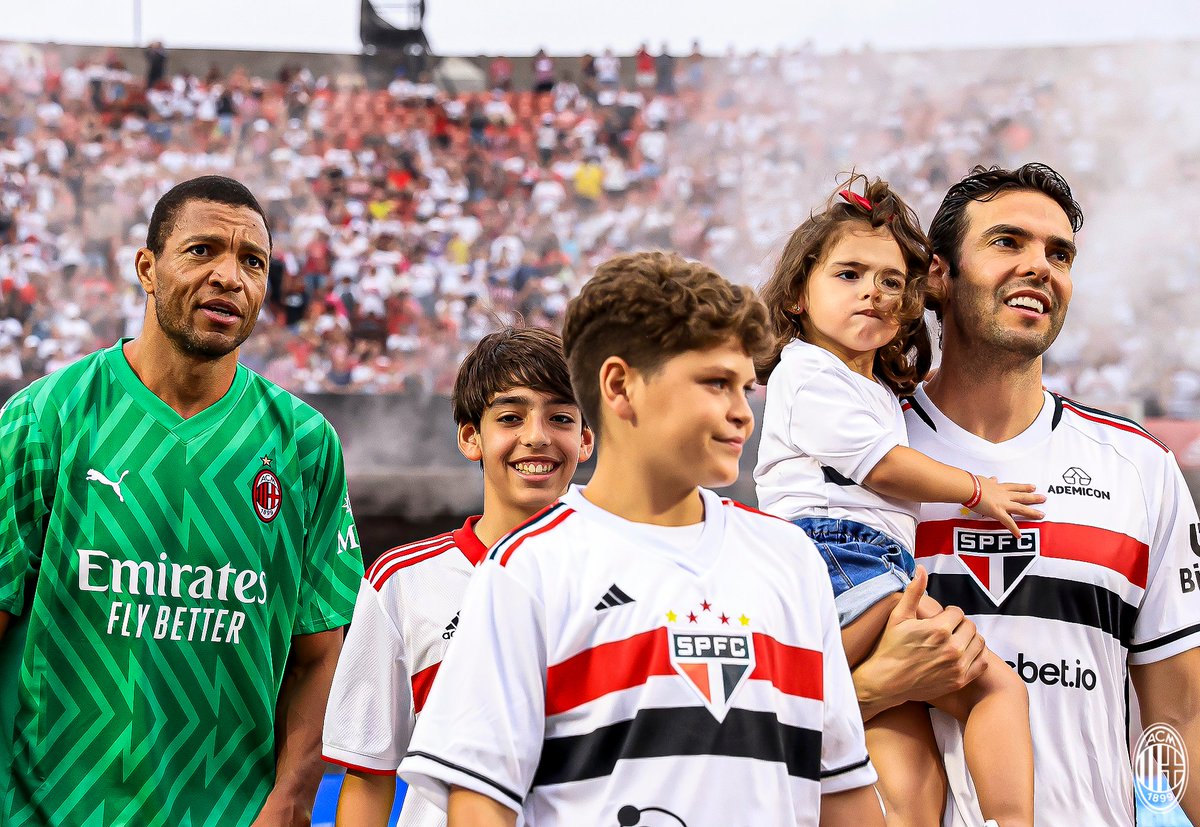 Gigantes 🇧🇷🇮🇹

#SempreMilan #SPFC94anos #VamosSãoPaulo