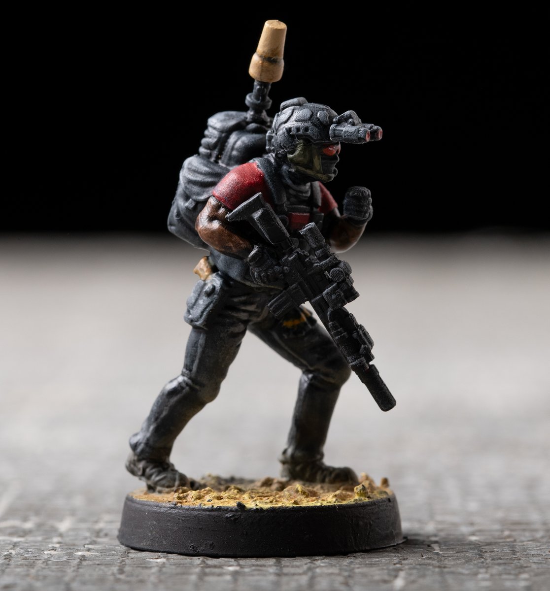 Sneak peak of the new Crisis Troop Scorch Assault Tech mini. Coming in March with the launch of Black Powder Red Earth 28mm Spearhead. #blackpowderredearth #awbariburns #28magchallenge #28mmminiatures #28mmwargaming #tacticool28 #privatemilitarycontracor #eavymetal #wargaming