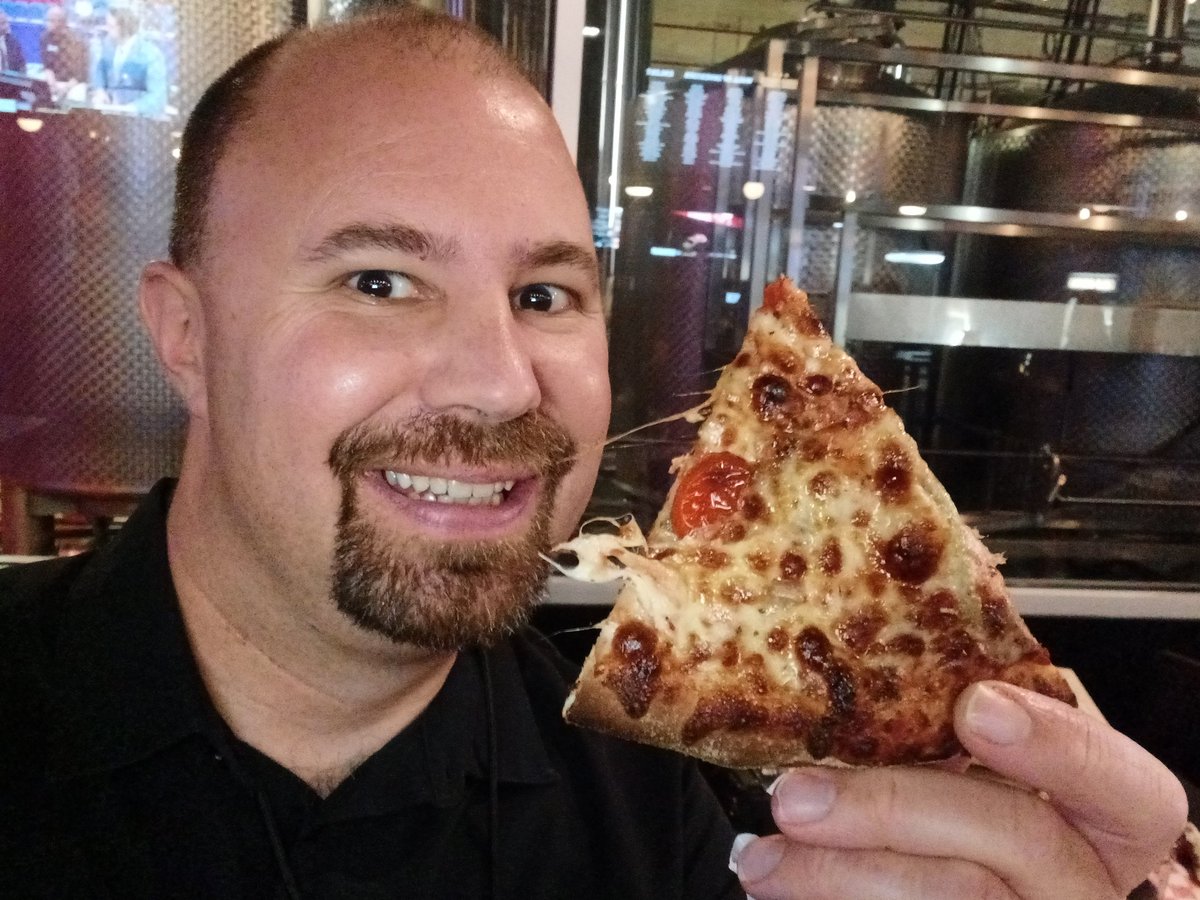 Food truck pizza - Day 25 of 10 plus years - 3677 days in a row of food selfies - veggie pizza - #day25 #day3677 #foodtruckpizza #pizza #foodtruck #veggiepizza #pelicanpete