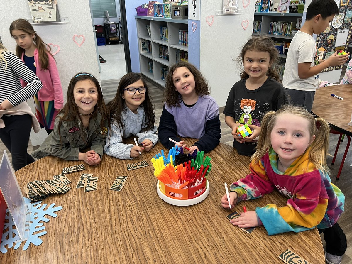 A small act of Kindness can go a long way. The kids decorated Starbucks sleeves. Starbucks will hand out these sleeves on drinks. #kindnessforkate <a href="/LVUSD_Steve/">Steve Scifres</a> <a href="/WillowWildcats/">Willow Elementary</a>