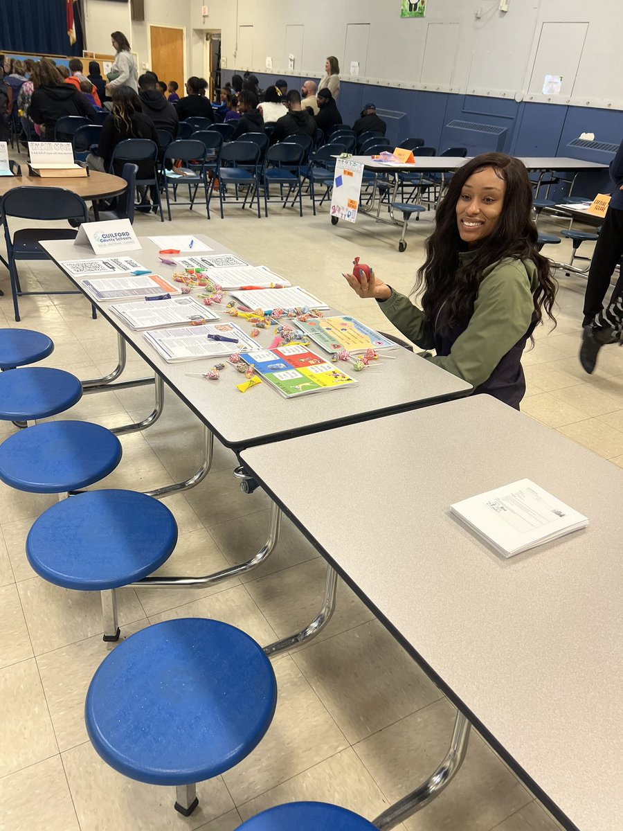 SharroneHonor's tweet photo. I’m so glad that Brooks Global Studies invited the SEL department to their Curriculum Night for Kindergarten &amp; 1st grade. Making stress balls was a hit. Thank you Principal Sluder! https://t.co/Wk2jm6RMVN