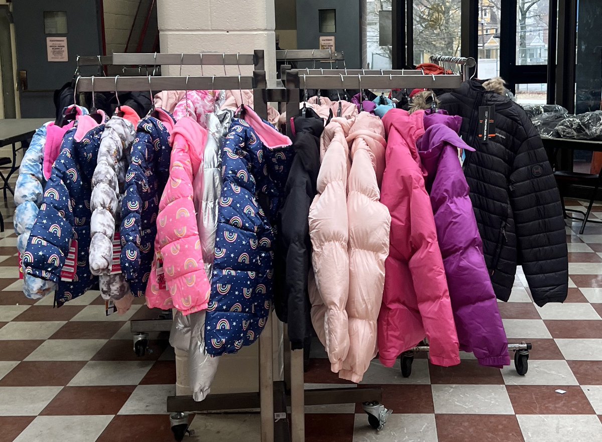 jamaaltbailey's tweet photo. Today, we distributed over 100 winter coats at our coat drive in Mount Vernon! Shoutout to our incredible partners, Mount Vernon Recreation, @NYCares, @AnthemBCBS, and my amazing team, the #BaileyBunch, for holding it down in the district while I'm in Albany for budget hearings! https://t.co/oVMd0lDt4K