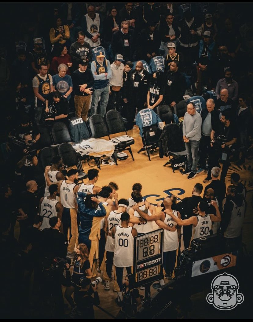 “Kažu da svaka priča traži svoje reči. Ova je počela onda kada su reči nestale…”

Kakva fotografija. 💙