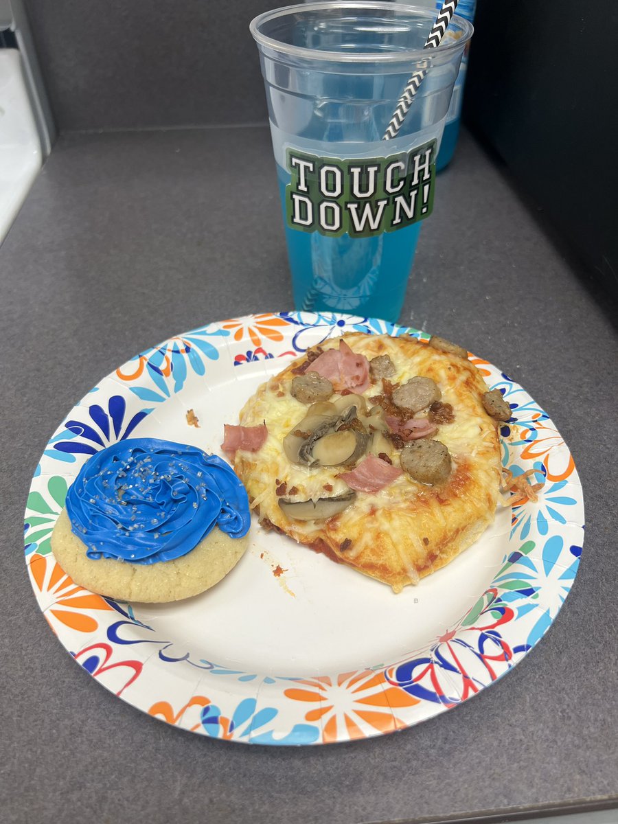 msaimeeallen's tweet photo. Lions party day!! Mini pizzas, cookies, and blue kool-aid!! 💙🦁 @BayCityCentral https://t.co/3n3MIdc8jK