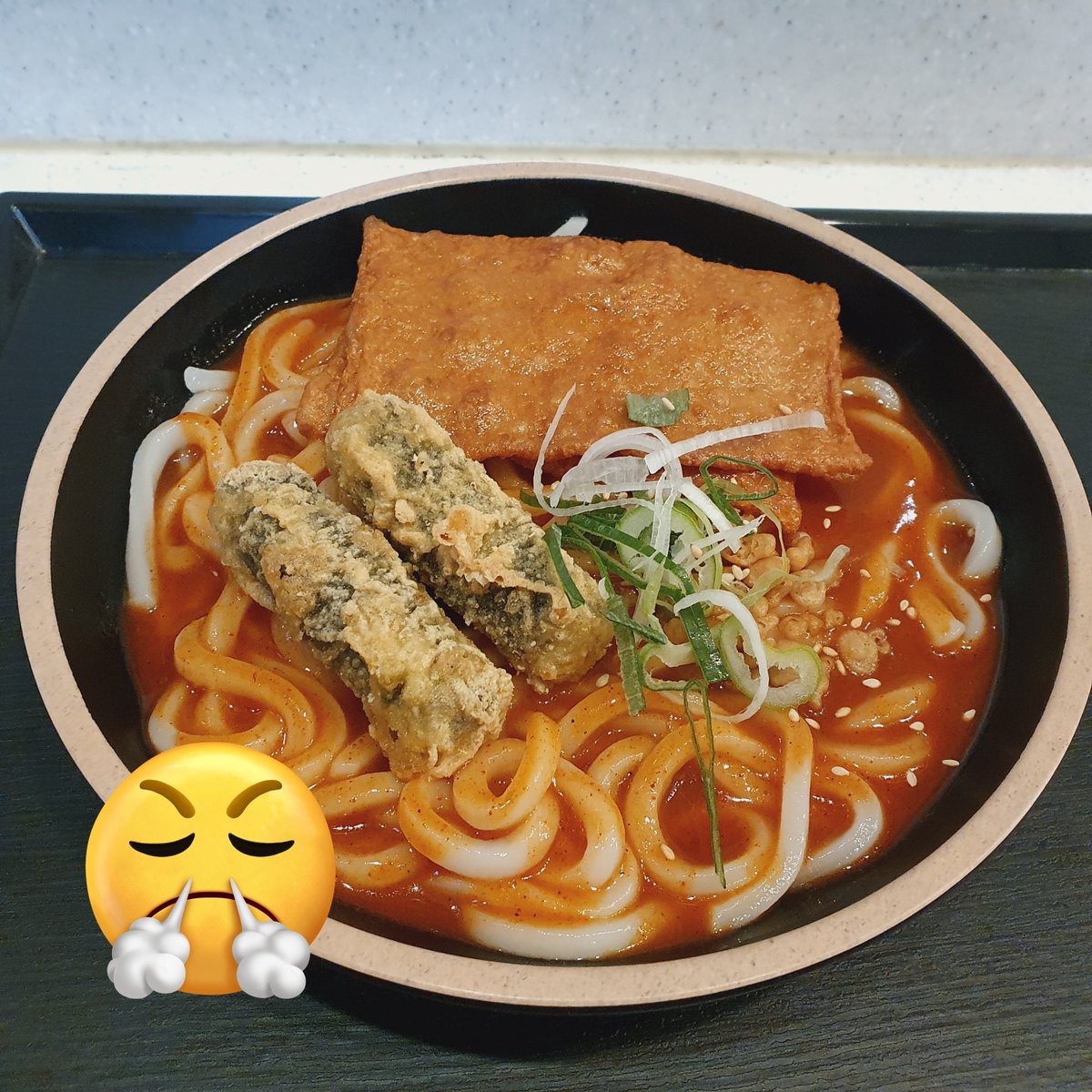 역전우동 이거 맛있어요
우볶이인데 저렇게 김말이2개랑 얇은 어묵튀김도 줌
적당히 매우면서 달달해서 핵존맛