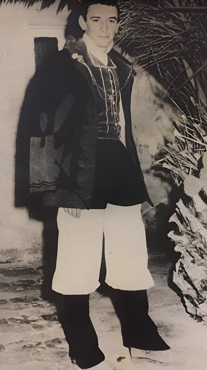 ⚽️The famous footballer Gigi Riva (1944-2024) in traditional #sardinian clothes in the 1960s.

#Sardegna #Europe #Sardaigne #sardinien #gigiriva #Cerdeña #サルディニア #Сардиния #सार्डीनिया #撒丁岛 #사르데냐 #soccer #football #oldphotography