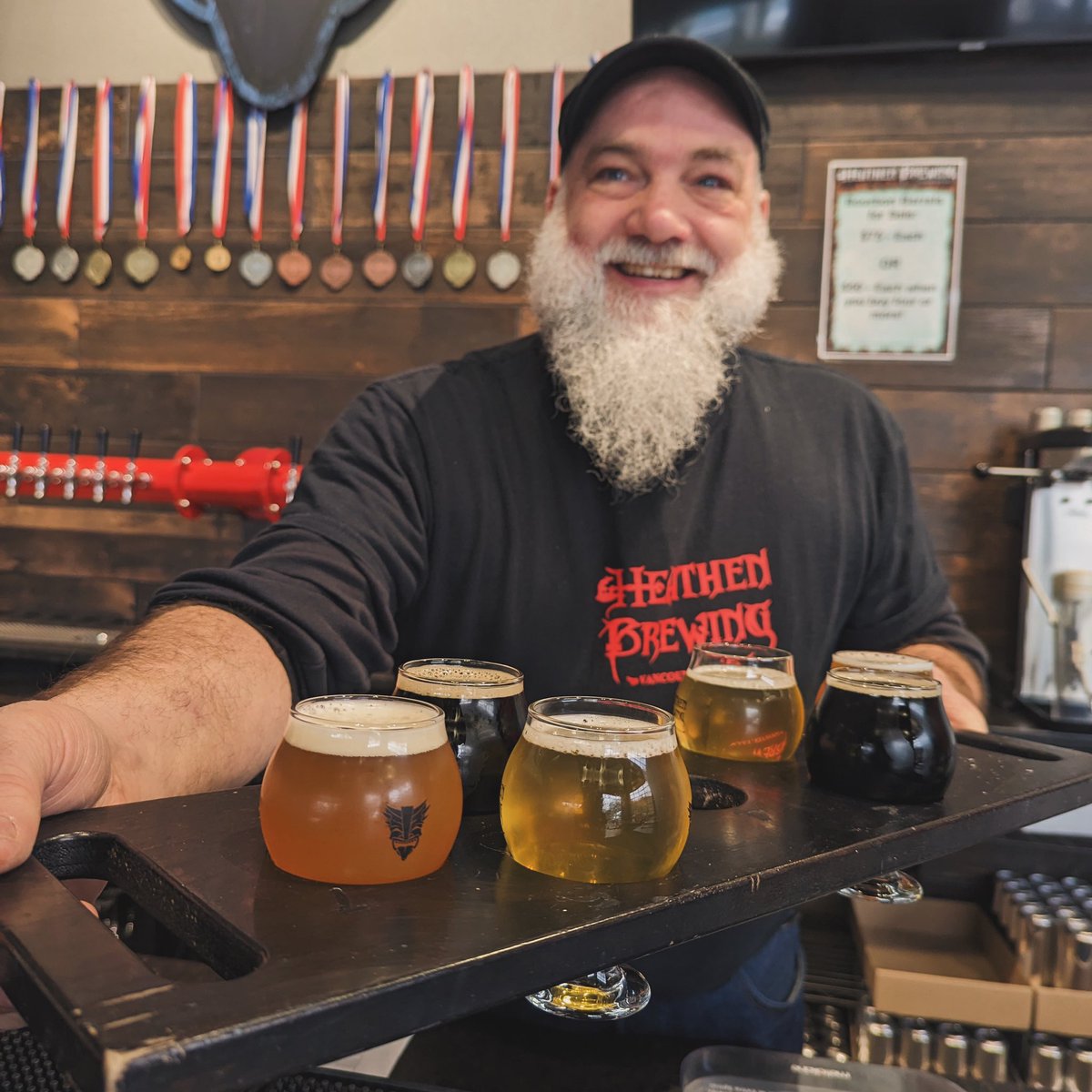 Dinner is served! We’re open today from 4-8:00. See you soon!! 🍻