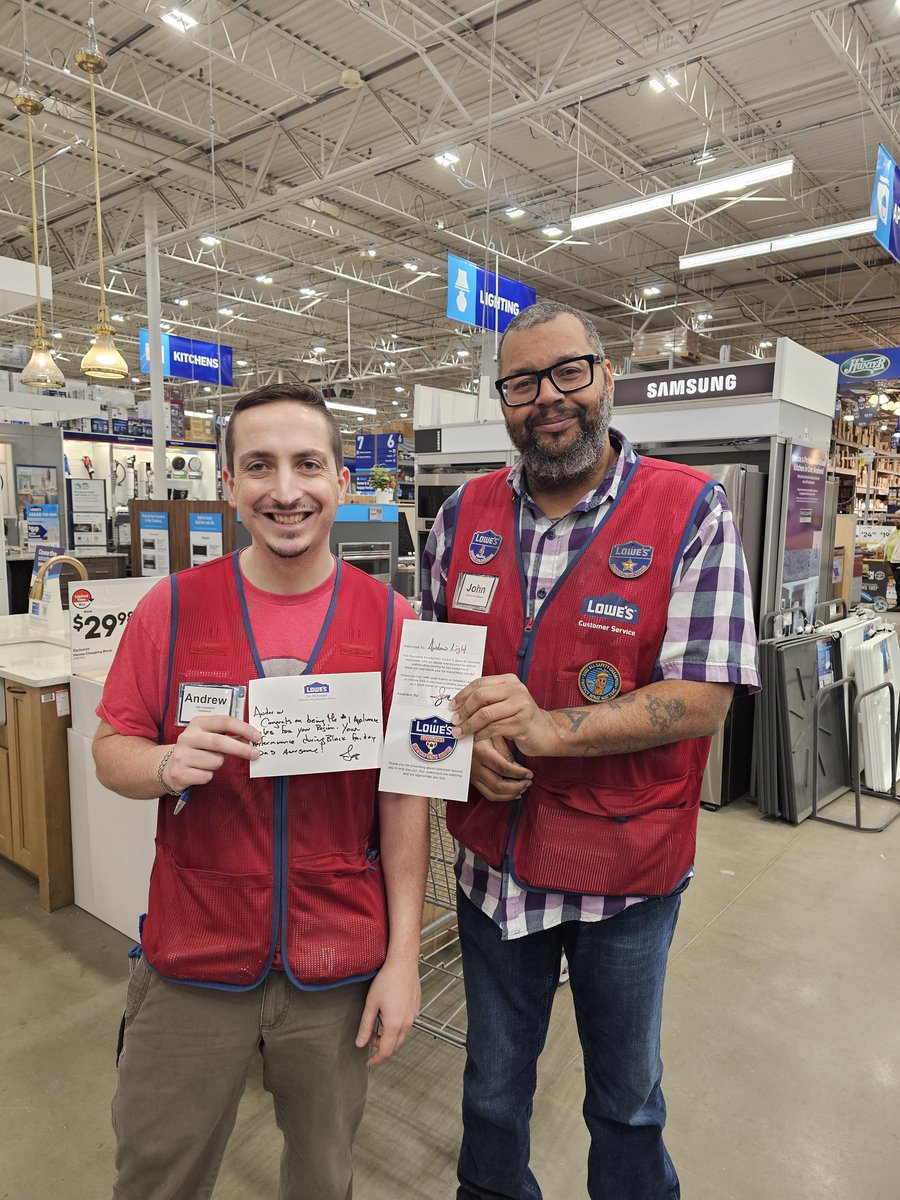 Andrew received an executive star from Joe McFarland for his amazing results during the black friday sale!! Great Job Andrew!! @BenitoKomadina @DustinCornell5 @BlueBoxR1 @lowes627