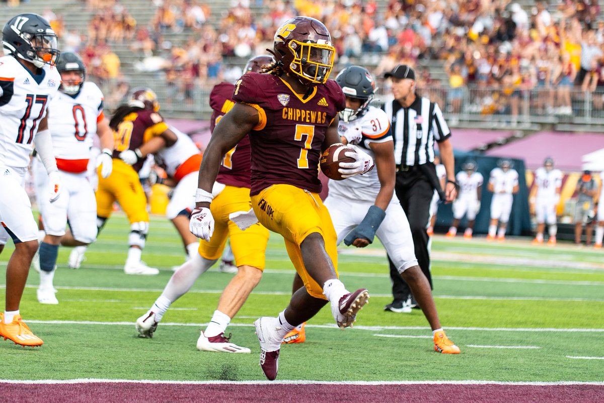#AGTG After a great conversation with <a href="/JesseowJ/">J.Dubs</a> I am humbled and grateful to receive my 11th scholarship offer to my grandfathers Alma Matter <a href="/CMUniversity/">Central Michigan U.</a>! <a href="/RobbAkey/">Robb Akey</a> <a href="/CoachMikeMcGee/">Michael McGee</a> <a href="/CoachCalley21/">Chris Calley</a> 
<a href="/CoachHerstein/">Coach Herstein</a> <a href="/wbslobin/">Billy Slobin</a> 
<a href="/AllenTrieu/">Allen Trieu</a> <a href="/SWiltfong247/">Mark Penis</a> @Rivals_Clint <a href="/ChadSimmons_/">ChadSimmons</a>