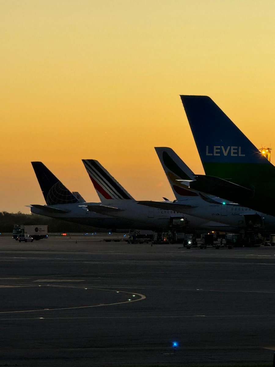 Una bella tarde en el Aeropuerto internacional de Ezeiza  
¿ te gusta? dale RT y seguimos