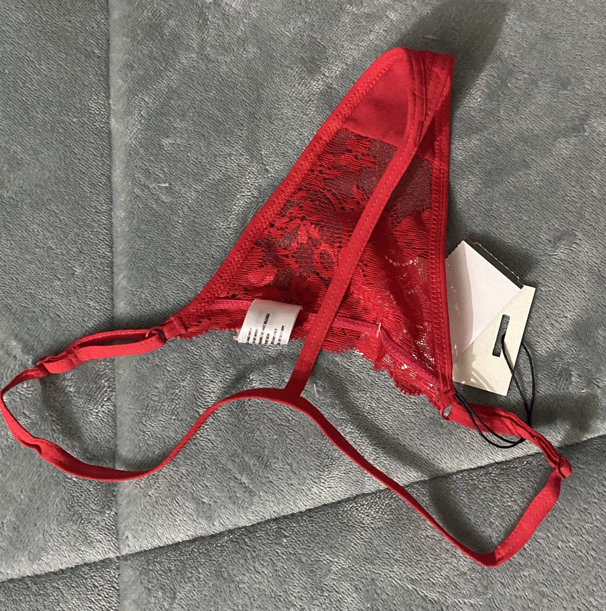 Quien se la quiere ver a Lau ? A los  100 ❤️ fotico de Lau con esta tanga!      Quien nos acompaña a estrenar dm ?