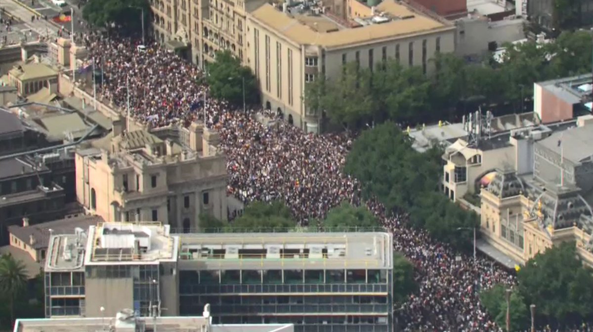 tpwkelly's tweet photo. Large crowds gather for 'Invasion Day' protest outside state parliament @9NewsMelb https://t.co/r1JJMvcxcr