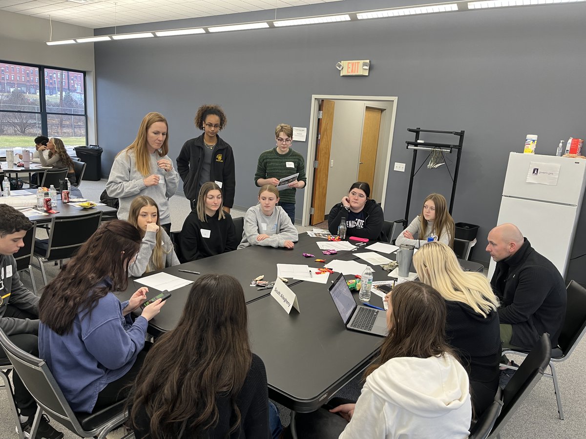 TCFPE's tweet image. Yesterday, our Future Ready Leaders teams met to share their project ideas &amp;amp; receive feedback from their peers from schools across the region.  So exciting to see students re-imagining what career readiness can look like in their schools!  @CalAreaSD @southallegheny @MontourSD