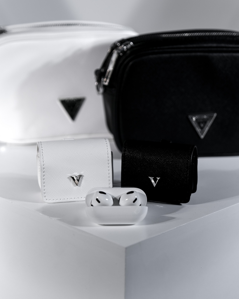 Vaquita Cross Body Bag: Made with vegan leather for exquisite texture and durability. Featuring a Dual Zipper + Internal Zip Compartment & Earphone Case. Shop today. #vaquitathelabel #crossbodybag