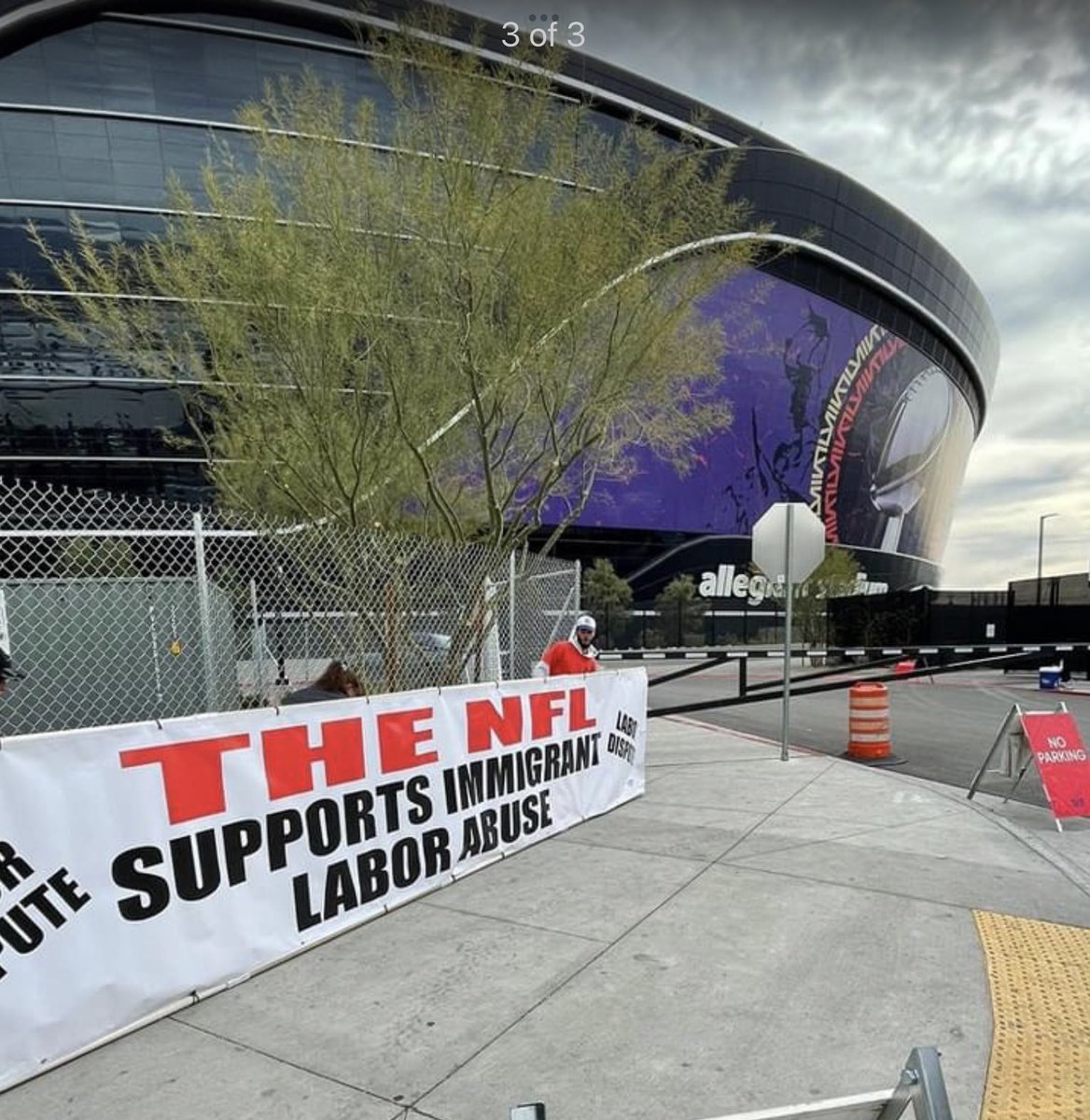 MichaelHawk's tweet image. Come Roger, fix the problem so there is not a picket on Super Bowl Sunday