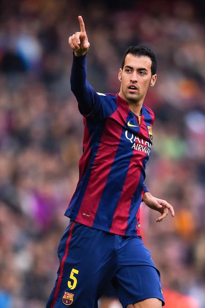El mejor 5 del mundo y al lado un tal busquets