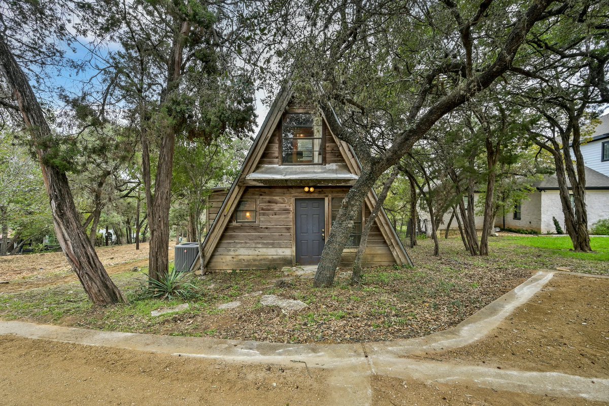 Elite25Austin's tweet photo. Discover the epitome of Lake Austin living nestled in the heart of Westlake.

1851 Westlake Dr • 78746︱Eanes ISD︱+/- 150’ of waterfront | 1.16 acres︱Offered at $3,500,000︱For more details, contact Eric Moreland: 512.480.0844 / eric@moreland.com » #elite25austin https://t.co/CUuH1IHj6C