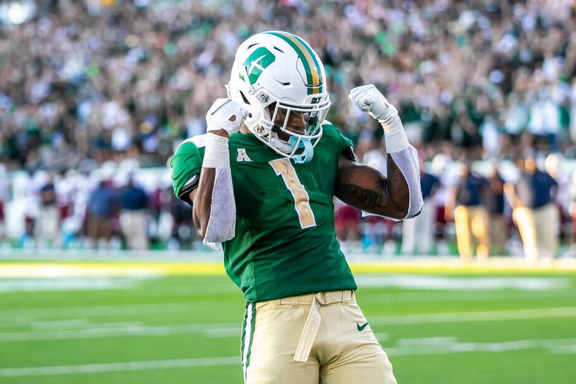 #ᴀɢᴛɢ 🙏🏾 Blessed to receive an offer from UNC Charlotte University 💚 @CoachM_Miller @RustyMansell_ @Coach_Davis22 @CoachApp35 @buford_football @ChadSimmons_ @JeremyO_Johnson @RecruitGeorgia @RivalsJohnson @adamgorney @On3Recruits @247recruiting @Alex_B2C