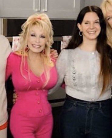 PopCrave's tweet photo. Lana Del Rey, Dolly Parton, Nikki Lane, Luke Laird &amp; Cody Osbourne in recent photo. https://t.co/qSi939OIXi