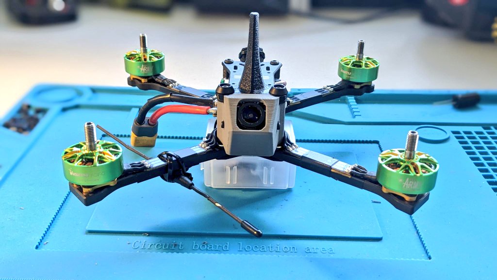 AUADRT's tweet photo. A new #FreshBuildFriday from @AustralianArmy #DroneRacing Team Pilot #Paints!
Frame, Geprc Racer
FC, @Foxeer_Dalprop Mini V4
ESC, Foxeer Reaper F4 Mini
TBS Race wire
RX, TBS Crossfire
VTX, HDzero Race V2 
Camera, HDzero micro V2
Custom print Camera mount
#SendIt!
@ChiefAusArmy https://t.co/4xHWkvrqdH