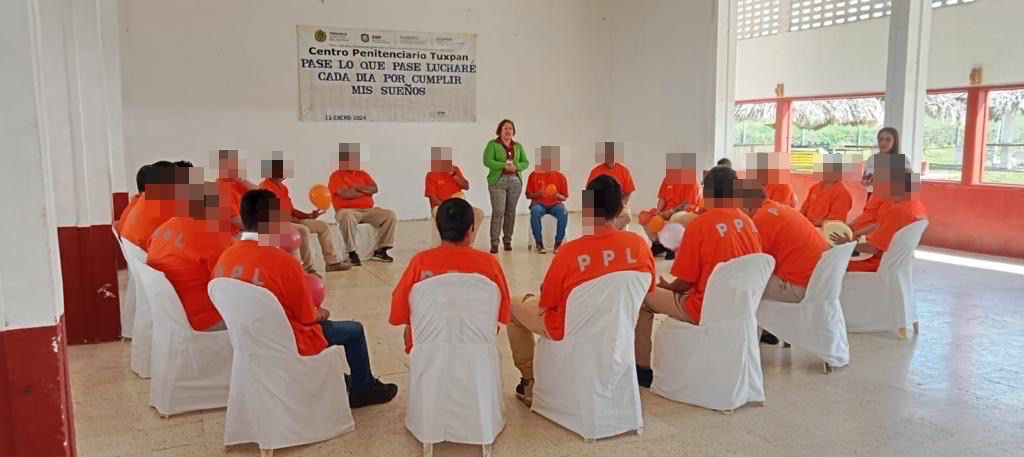 SP_Veracruz's tweet photo. Como parte del fortalecimiento para la Reinserción Social, en materia de Prevención del Delito, la SSP a través de la DGPRS, impartió el taller "Mi Propósito para el 2024". https://t.co/nF2lbJ5WMy