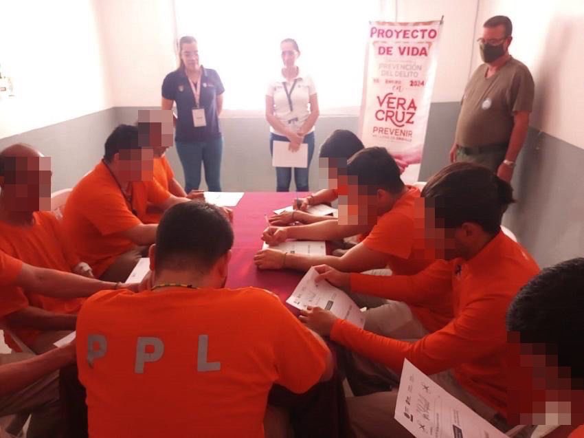 SP_Veracruz's tweet photo. Como parte del fortalecimiento para la Reinserción Social, en materia de Prevención del Delito, la SSP a través de la DGPRS, impartió el taller "Mi Propósito para el 2024". https://t.co/nF2lbJ5WMy