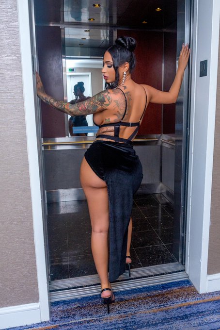 Looks like ill be ✈️ flying into Tampa this weekend for quick getaway .😉Who wants to help me make the<a href="/tag/datetampa"class="tags"><span>#datetampa</span></a><a href="/tag/tampadate"class="tags"><span>#tampadate</span></a>