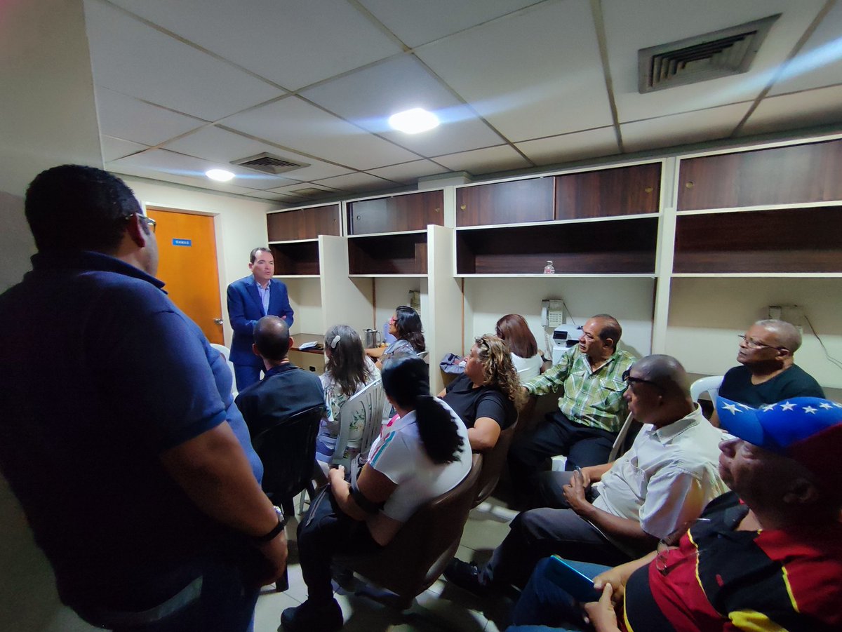 TomasGuanipa's tweet photo. Estuvimos conversando con nuestros presidentes de las parroquias de Libertador sobre los retos del año electoral. Nuestras estructuras se organizan para garantizar la participación y el voto de todos los venezolanos y venezolanas. 

📍#Caracas https://t.co/Byq27LT19u