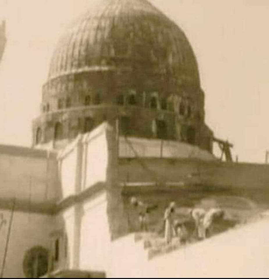 SMRehmaan's tweet image. لوگ تاج محل کو محبت کی علامت قرار دیتے ہیں مگر یقین کریں کہ #عثمانی دور میں مسجد #نبویﷺ کی تعمیر تعمیرات کی دنیا میں محبت اور عقیدت کی معراج ھے
ذرا پڑھیے اور اپنے دلوں کو عشق #نبی_ﷺ سے منور کریں۔
ترکوں نے جب مسجد نبوی کی تعمیر کاارادہ کیا تو انہوں نے اپنی وسیع عریض ریاست میں…