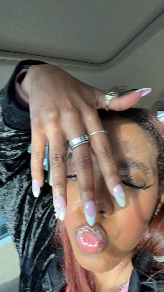 nasirydavis's tweet photo. when ur nails are cute https://t.co/PqB2WwHE3E