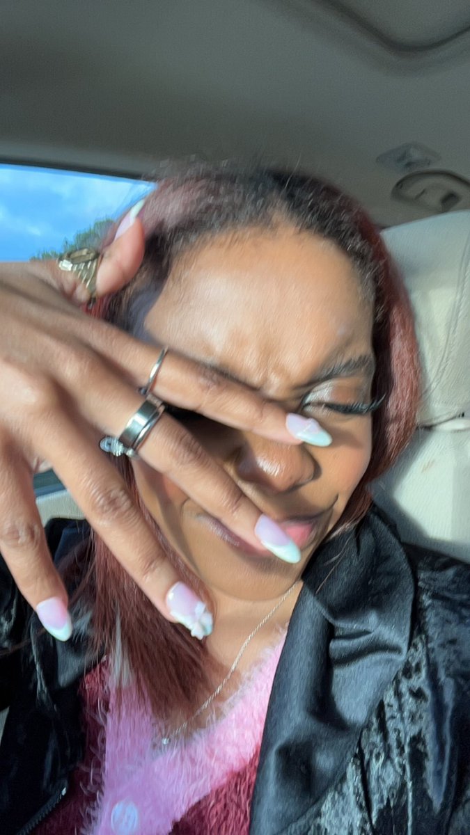 nasirydavis's tweet photo. when ur nails are cute https://t.co/PqB2WwHE3E