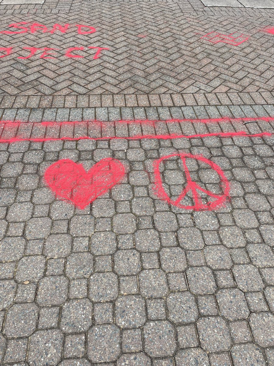 melissacapista's tweet photo. Yesterday, I had the privilege of volunteering with Central Virginia Justice Initiative at the #UniversityOfMaryWashington campus. We talked about #HumanTrafficking with students and how #awareness is the first step toward prevention. 🙏🏻💙#RedSandProject #PreventionEducation https://t.co/tcHuCMmHJJ