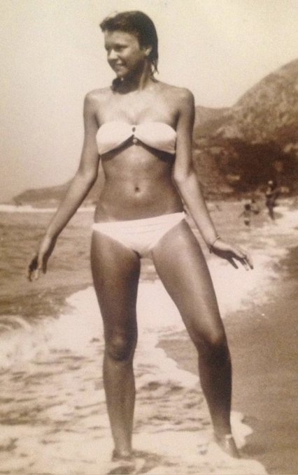 Sharing a personal pic. Guess how old? xx My dad took it x https://t.co/ZdMb6djF1F<a href="/tag/vanlife"class="tags"><span>#vanlife</span></a>