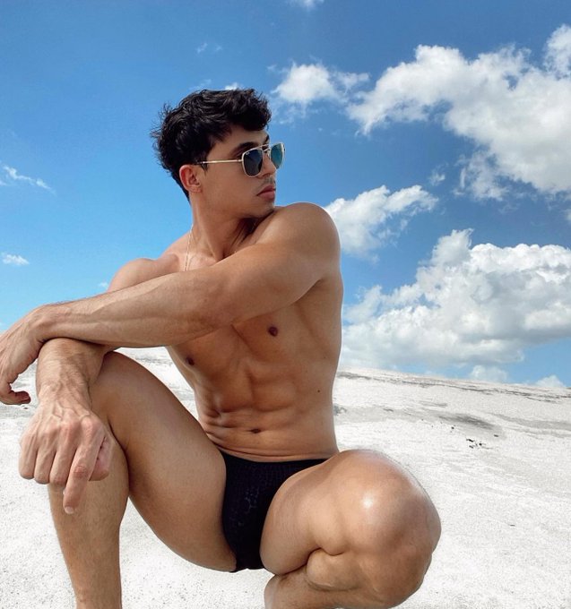 Hey boy   https://t.co/uiUqR0GpdC https://t.co/glkN3j9pCT