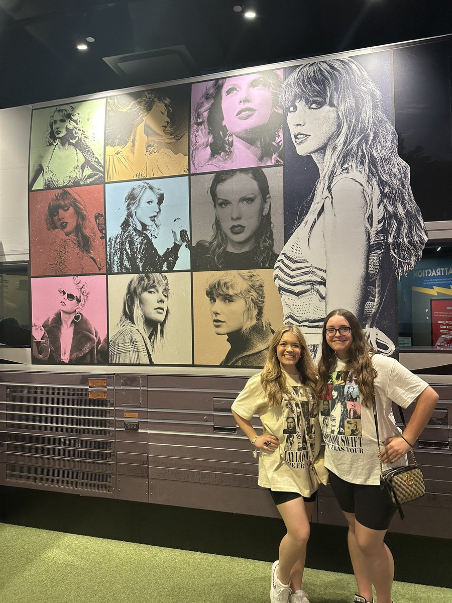 theswiftiegirls's tweet image. PROTECT TAYLOR SWIFT #ProtectTaylorSwift WE LOVE YOU TAYLOR 💗