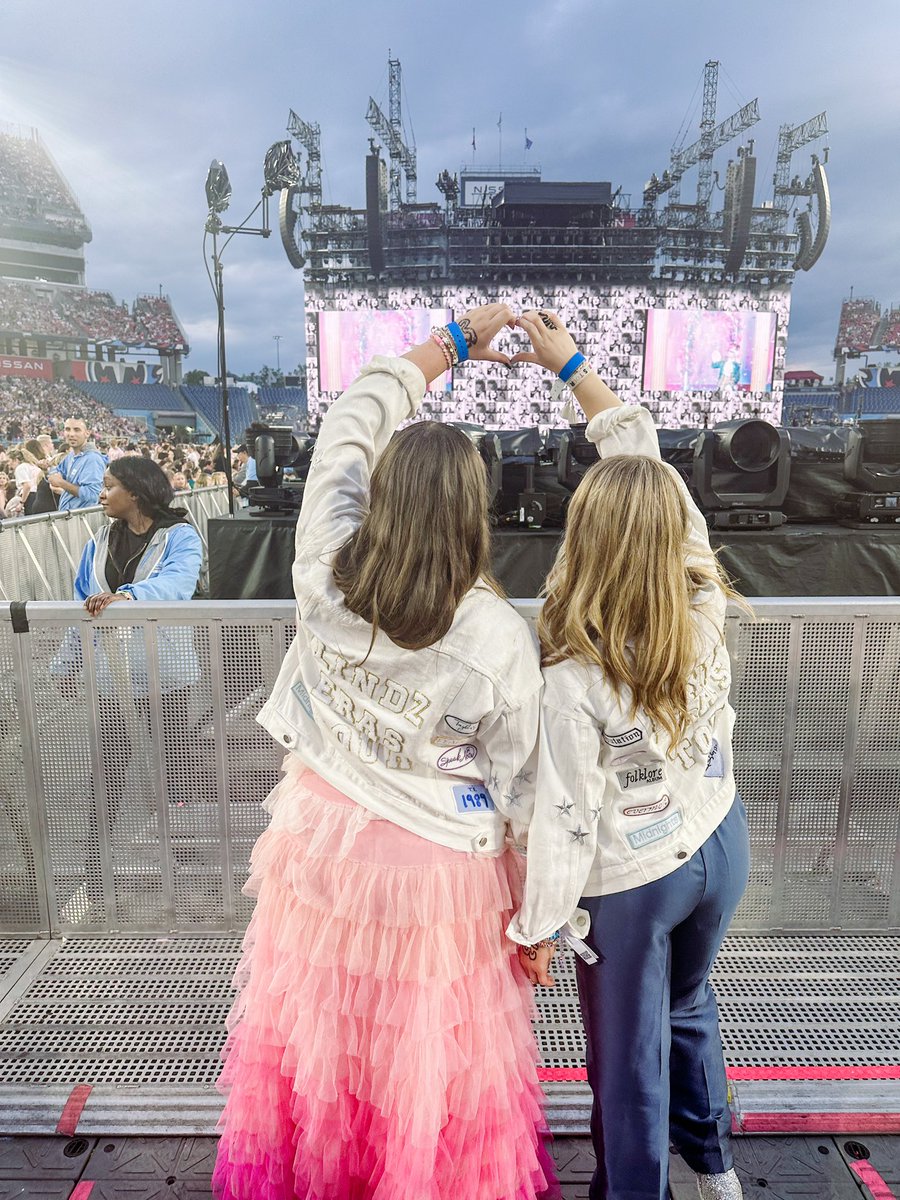 theswiftiegirls's tweet image. PROTECT TAYLOR SWIFT #ProtectTaylorSwift WE LOVE YOU TAYLOR 💗