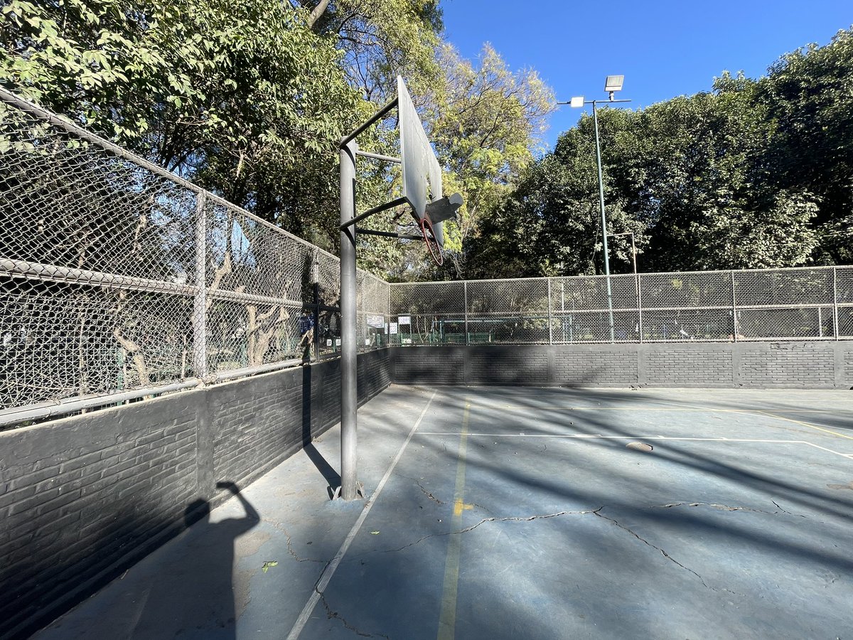 correavega's tweet photo. @STaboadaMx @BJAlcaldia @SeGobCDMX es importante arreglar este desperfecto, puede dañar la integridad de niños y jóvenes.

Jardín Santiago Xicoténcatl en Col Alamos, Alcaldía Benito Juárez https://t.co/cORzPcF41B